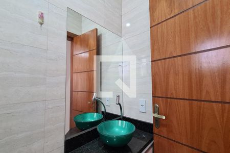 Casa à venda com 100m², 2 quartos e 2 vagas Casa à venda com 100m², 2 quartos e 2 vagasBanheiro da Suíte 2