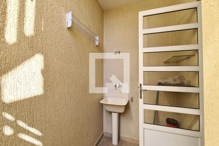 Casa à venda com 100m², 2 quartos e 2 vagas Casa à venda com 100m², 2 quartos e 2 vagasÁrea de Serviço