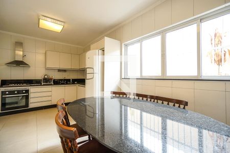 Casa à venda com 240m², 4 quartos e 2 vagasCozinha