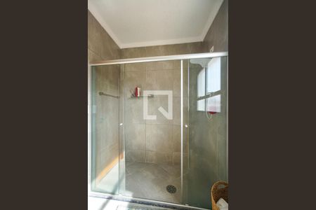 Casa à venda com 240m², 4 quartos e 2 vagasBanheiro social