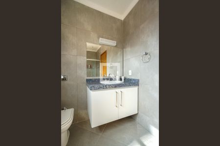 Casa à venda com 240m², 4 quartos e 2 vagasBanheiro social