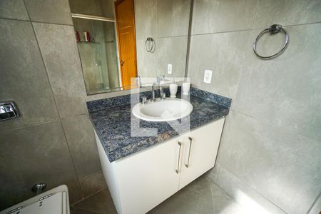 Casa à venda com 240m², 4 quartos e 2 vagasBanheiro social