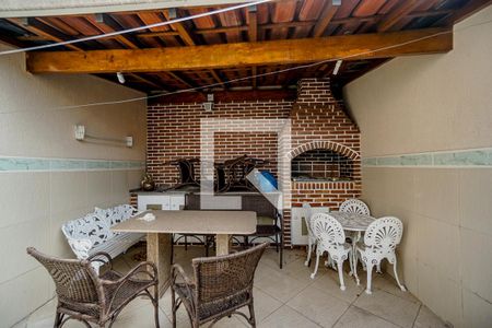 Casa à venda com 240m², 4 quartos e 2 vagasChurrasqueira