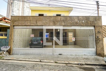 Casa à venda com 240m², 4 quartos e 2 vagasFachada