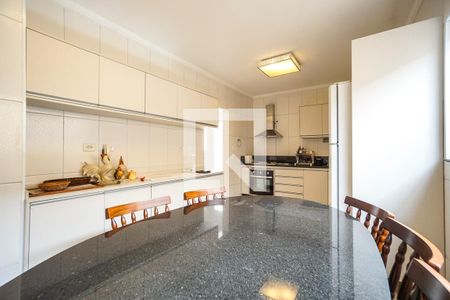 Casa à venda com 240m², 4 quartos e 2 vagasCozinha