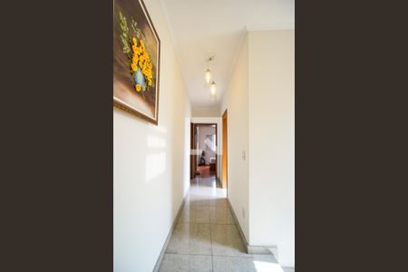 Casa à venda com 240m², 4 quartos e 2 vagasCorredor dos quartos