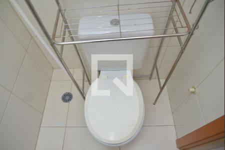 Banheiro de serviço de apartamento à venda com 3 quartos, 110m² em Vila Bastos, Santo André