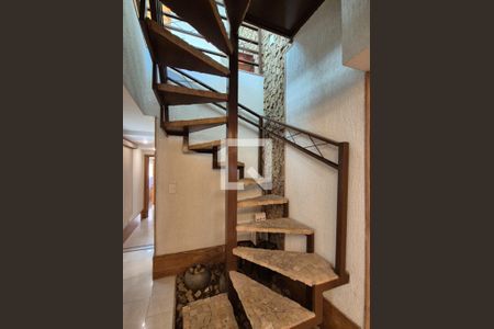 Apartamento para alugar com 380m², 5 quartos e 3 vagasEscada