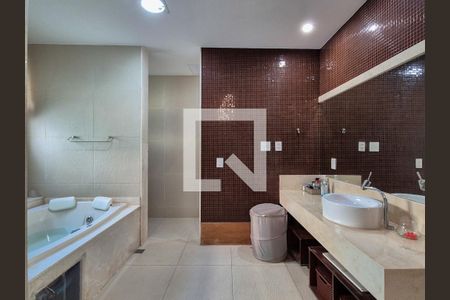 Apartamento para alugar com 380m², 5 quartos e 3 vagasBanheiro da Suíte 4