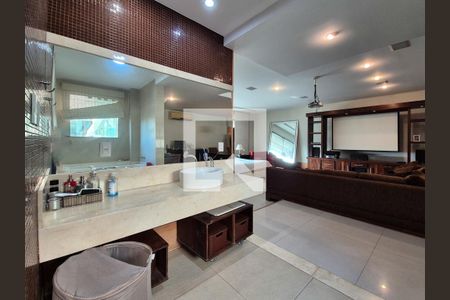 Apartamento para alugar com 380m², 5 quartos e 3 vagasBanheiro da Suíte 4