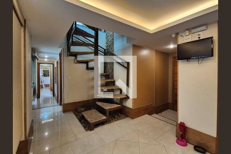 Apartamento para alugar com 380m², 5 quartos e 3 vagasHall