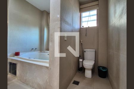 Apartamento para alugar com 380m², 5 quartos e 3 vagasBanheiro da Suíte 4