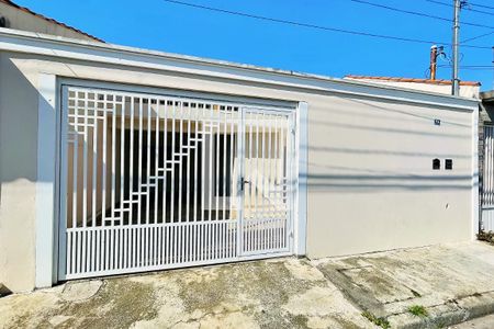 Casa à venda com 147m², 2 quartos e 3 vagas Casa à venda com 147m², 2 quartos e 3 vagasFachada