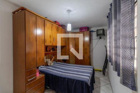 Quarto de casa à venda com 3 quartos, 220m² em Vila Carmosina, São Paulo