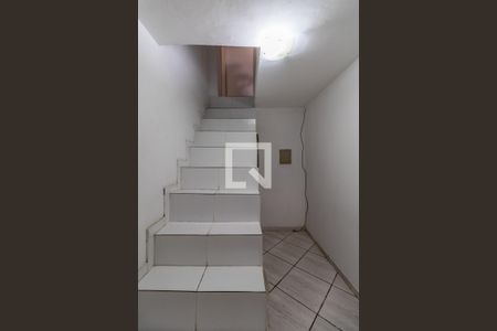 Escada de casa à venda com 3 quartos, 220m² em Vila Carmosina, São Paulo