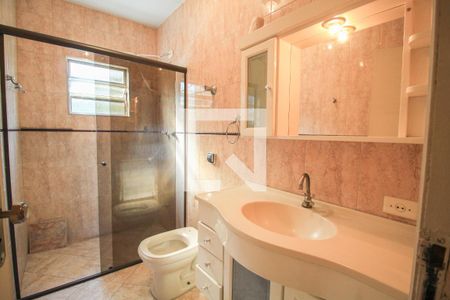 Casa à venda com 341m², 7 quartos e 2 vagas Casa à venda com 341m², 7 quartos e 2 vagasEdícula - Banheiro