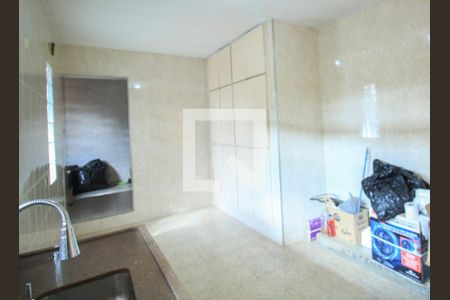 Casa à venda com 341m², 7 quartos e 2 vagas Casa à venda com 341m², 7 quartos e 2 vagasEdícula - Cozinha