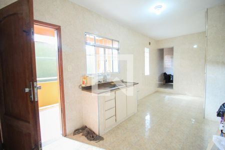 Casa à venda com 341m², 7 quartos e 2 vagas Casa à venda com 341m², 7 quartos e 2 vagasEdícula - Cozinha