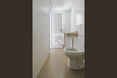 Apartamento para alugar com 60m², 2 quartos e 2 vagas Apartamento para alugar com 60m², 2 quartos e 2 vagasBanheiro