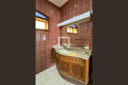 Casa de condomínio à venda com 209m², 3 quartos e 4 vagasBanheiro da Suíte 1