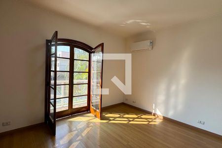 Casa de condomínio à venda com 209m², 3 quartos e 4 vagasSuíte 2