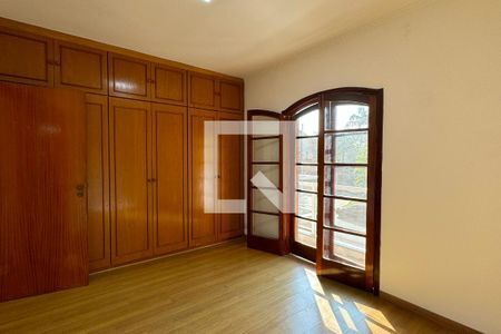 Casa de condomínio à venda com 209m², 3 quartos e 4 vagasSuíte 2