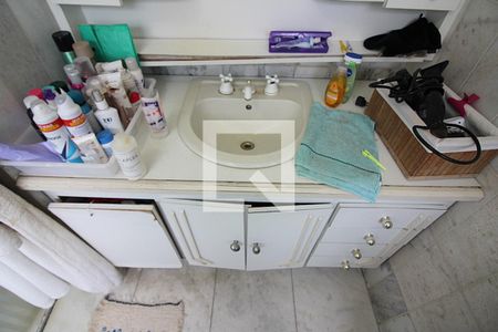 Casa à venda com 300m², 3 quartos e 6 vagasQuarto 2 - Suíte Banheiro