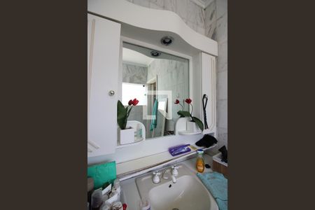 Casa à venda com 300m², 3 quartos e 6 vagasQuarto 2 - Suíte Banheiro