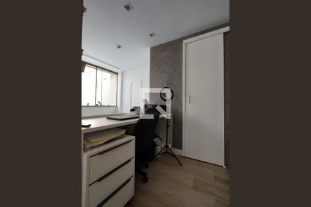 Apartamento à venda com 150m², 2 quartos e 2 vagasEscritório