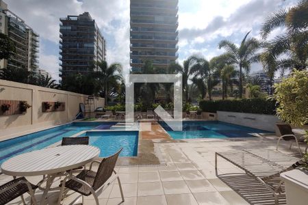 Apartamento à venda com 150m², 2 quartos e 2 vagasÁrea comum - Piscina