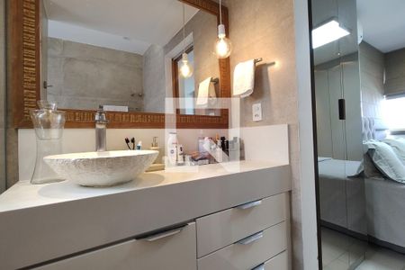 Apartamento à venda com 150m², 2 quartos e 2 vagasBanheiro da Suíte