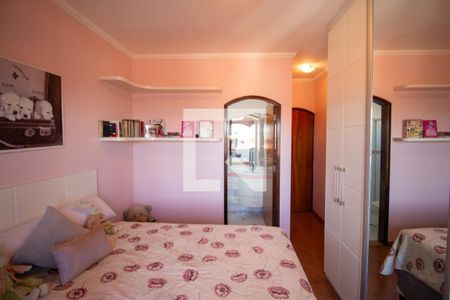 Casa à venda com 264m², 3 quartos e 6 vagas Casa à venda com 264m², 3 quartos e 6 vagasQuarto 2