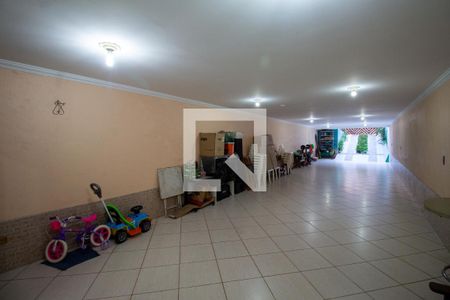 Casa à venda com 264m², 3 quartos e 6 vagas Casa à venda com 264m², 3 quartos e 6 vagasGaragem