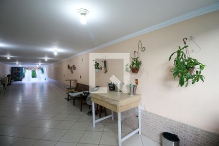 Casa à venda com 264m², 3 quartos e 6 vagas Casa à venda com 264m², 3 quartos e 6 vagasGaragem