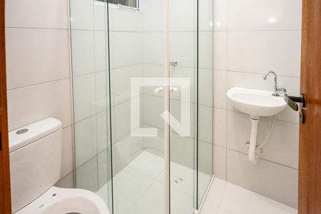 Banheiro de apartamento para alugar com 1 quarto, 29m² em Vila Antonieta, São Paulo