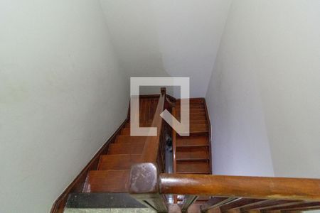 Casa à venda com 100m², 3 quartos e 1 vagaEscada