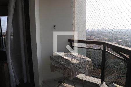 Apartamento à venda com 144m², 3 quartos e 2 vagasSacada da sala 2