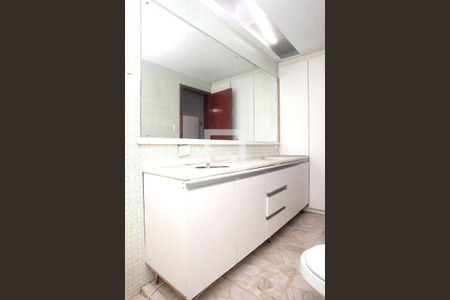 Casa à venda com 350m², 3 quartos e 1 vagaBanheiro 2