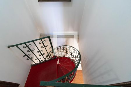 Casa à venda com 148m², 2 quartos e 1 vaga Casa à venda com 148m², 2 quartos e 1 vagaEscada