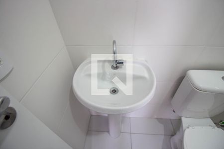 Banheiro de apartamento à venda com 2 quartos, 32m² em Fazenda Aricanduva, São Paulo
