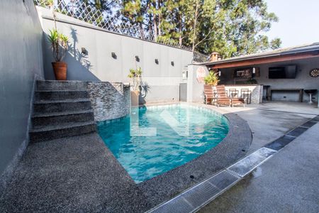 Casa de condomínio à venda com 380m², 4 quartos e 4 vagas Casa de condomínio à venda com 380m², 4 quartos e 4 vagasPiscina