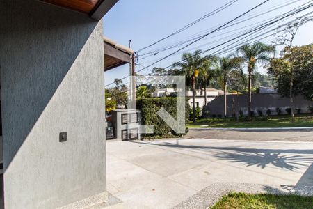 Casa de condomínio à venda com 380m², 4 quartos e 4 vagas Casa de condomínio à venda com 380m², 4 quartos e 4 vagasVista