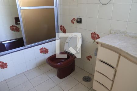 Casa à venda com 250m², 3 quartos e 3 vagasBanheiro da Suíte