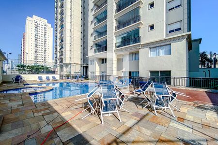 Apartamento à venda com 74m², 2 quartos e 2 vagasÁrea comum - Piscina