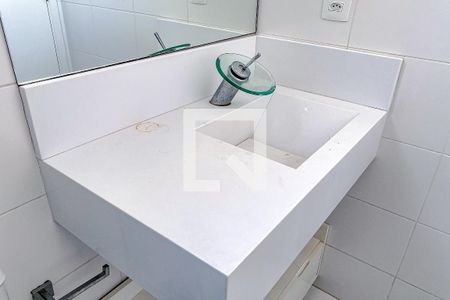 Apartamento à venda com 74m², 2 quartos e 2 vagasBanheiro da Suíte