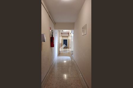 Apartamento para alugar com 45m², 1 quarto e sem vaga Apartamento para alugar com 45m², 1 quarto e sem vagaCorredor de Entrada do Prédio