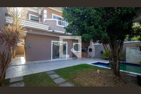 Casa à venda com 200m², 4 quartos e 2 vagasQuintal