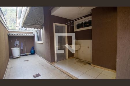 Casa à venda com 200m², 4 quartos e 2 vagasCozinha e Área de Serviço