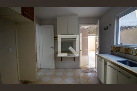 Casa à venda com 200m², 4 quartos e 2 vagasCozinha e Área de Serviço