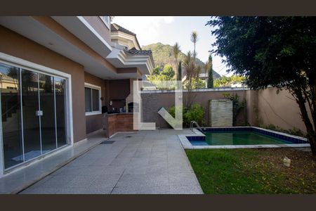 Casa à venda com 200m², 4 quartos e 2 vagasQuintal